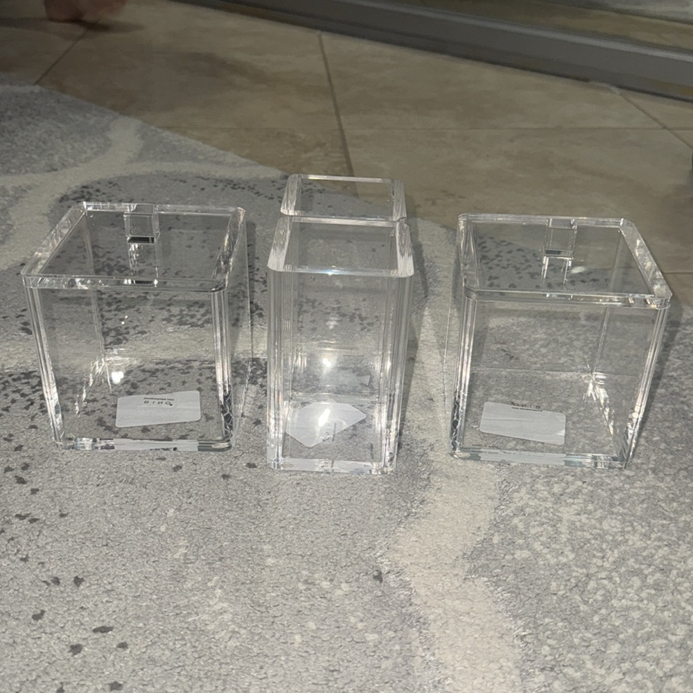 Clear Acrylic Bathroom Organizer Set - Picture 3 of 6